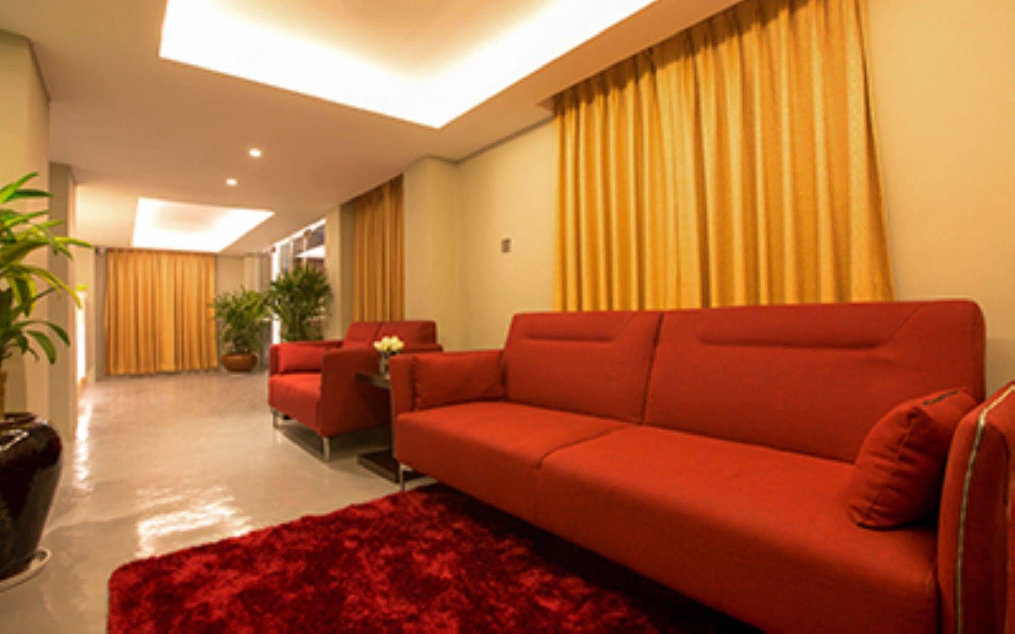 Shwe Pyi San Yar Hotel Rangoon Buitenkant foto