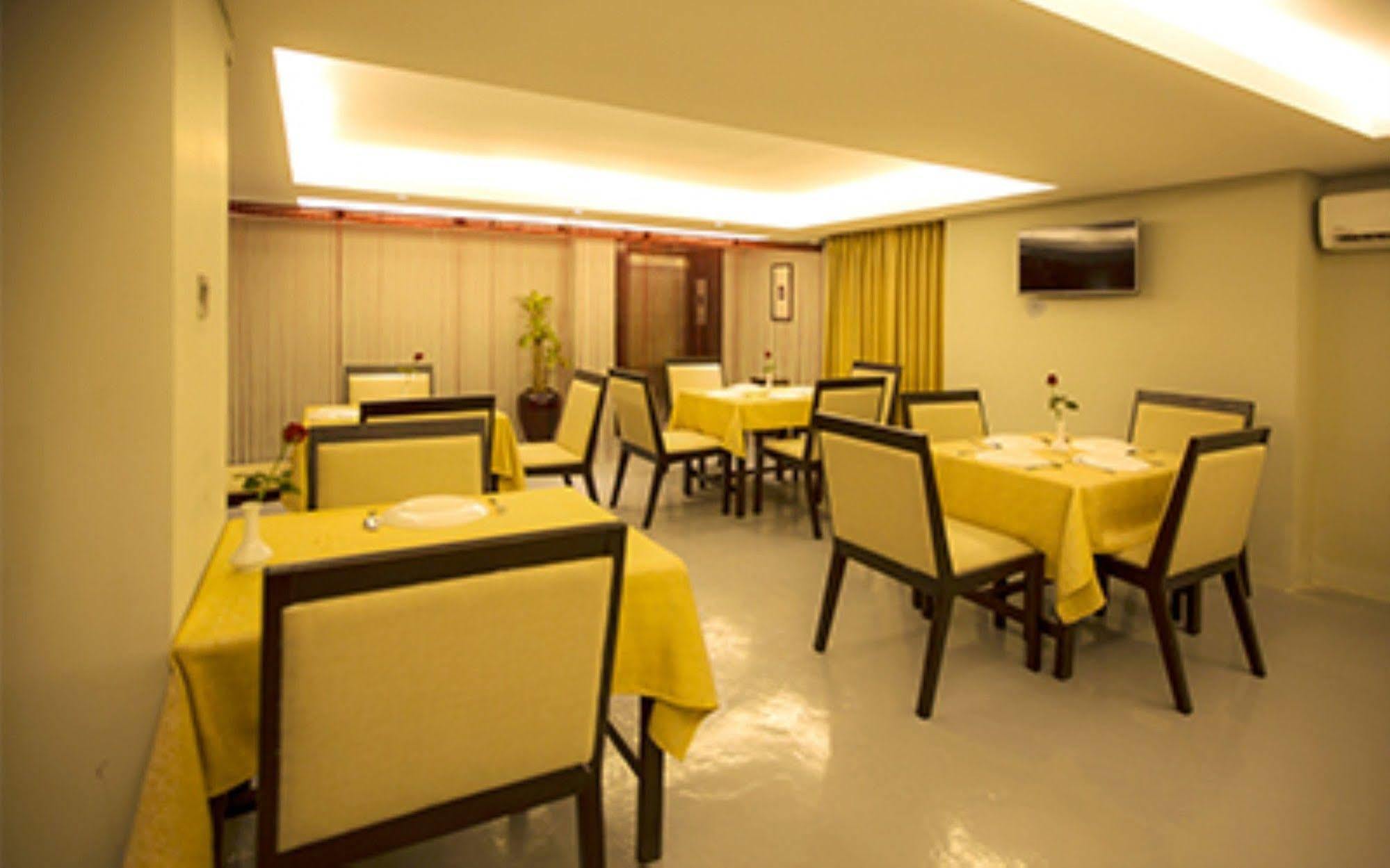 Shwe Pyi San Yar Hotel Rangoon Buitenkant foto