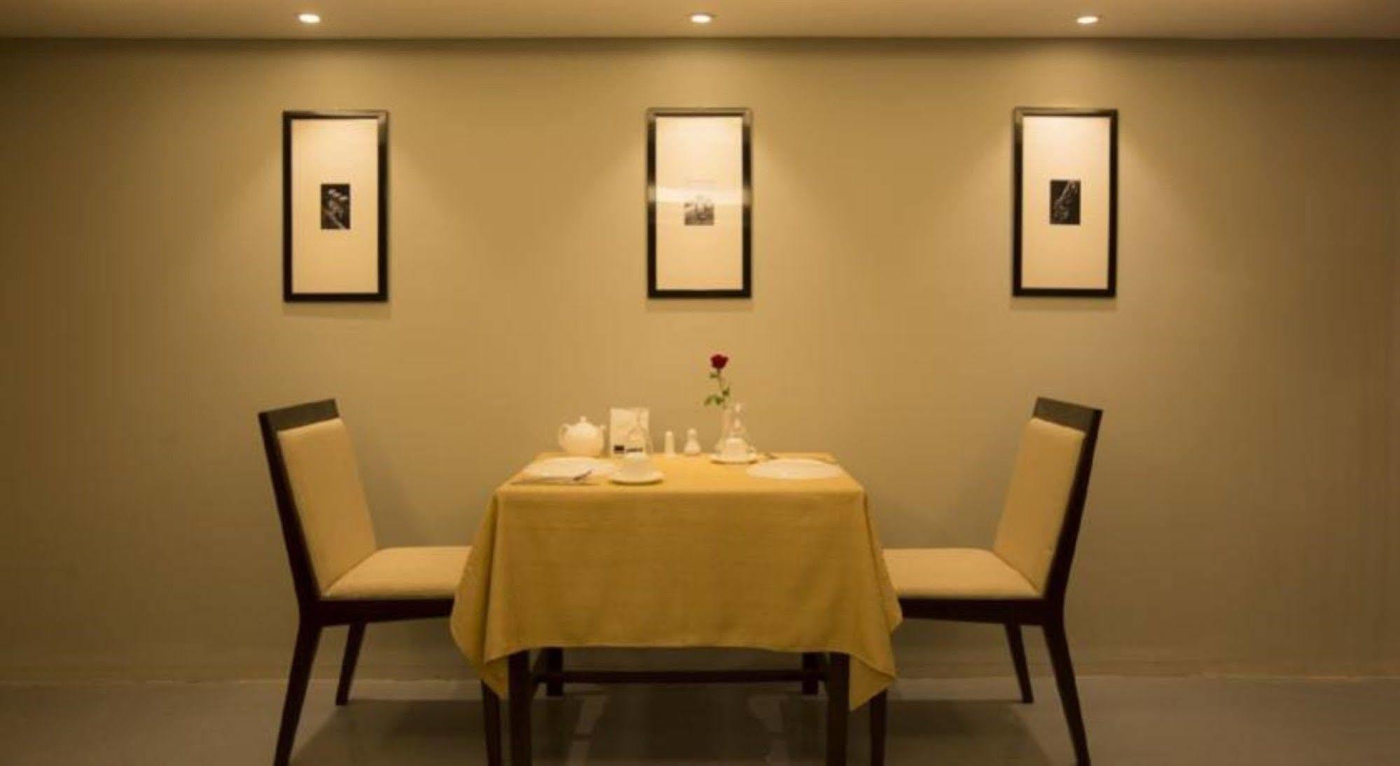 Shwe Pyi San Yar Hotel Rangoon Buitenkant foto