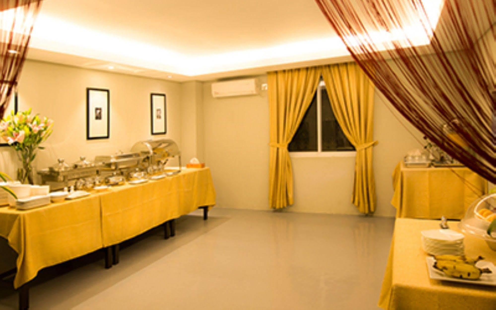Shwe Pyi San Yar Hotel Rangoon Buitenkant foto