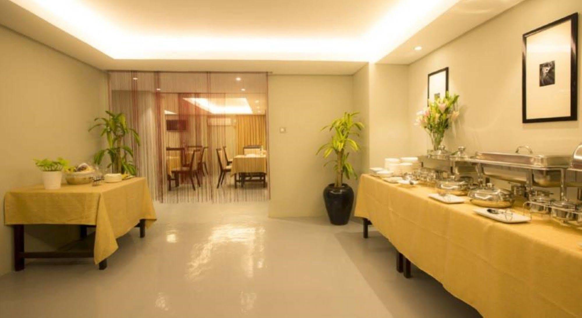 Shwe Pyi San Yar Hotel Rangoon Buitenkant foto