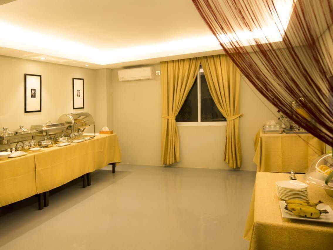 Shwe Pyi San Yar Hotel Rangoon Buitenkant foto